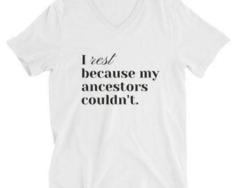 Resto perché i miei antenati non potevano- Unisex Manica Corta V-Neck T-Shirt