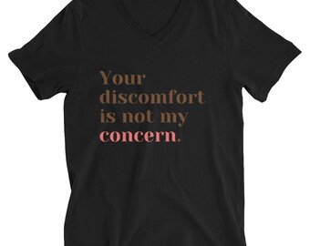 Il tuo disagio non è la mia preoccupazione- T-shirt unisex a maniche corte con scollo a V