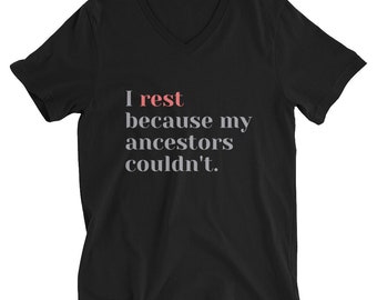 Mi riposo perché i miei antenati non potevano unisex maglietta a maniche corte con scollo a V