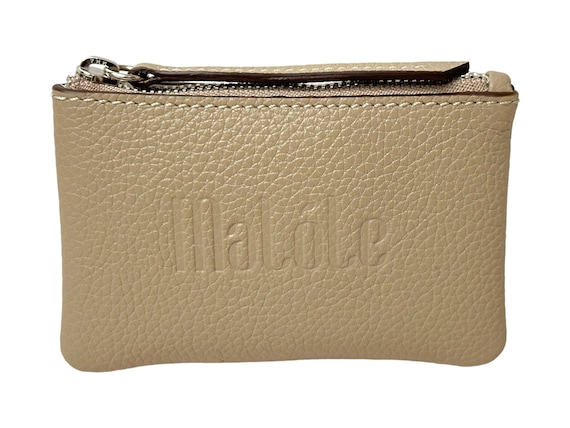 Leather Coin Purse in Taupe Color: Elegance and Practicality in an Exclusive Accessory
