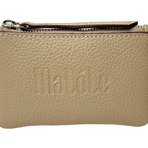 Leather Coin Purse in Taupe Color: Elegance and Practicality in an Exclusive Accessory