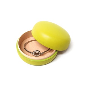 The perfect green pistachio leather jewelery box for protecting your jewelry"
