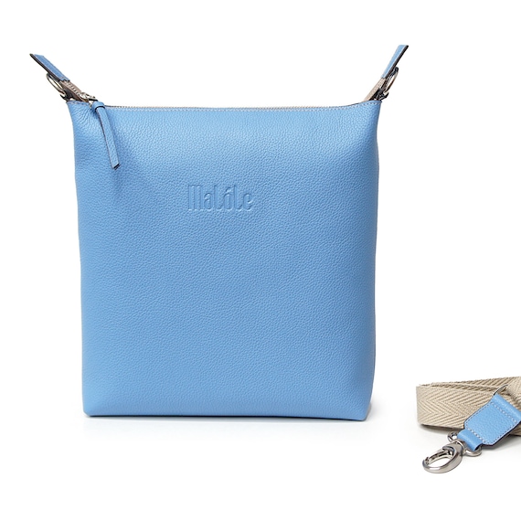 The perfect bag for you: soft cowhide in sky blue, comfortable and functional design, adjustable strap and internal pockets