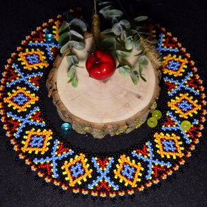 Etniskt handgjort pärlhalsband, Halsband med seed beads