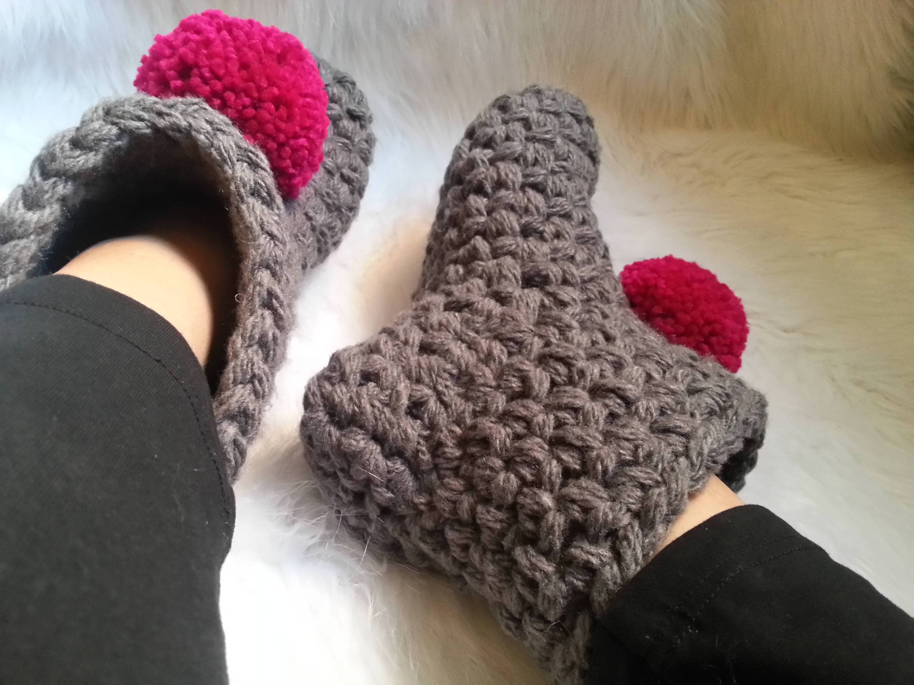 Pantoufles Pompons Rouges Victoria's Secret - Taille 5/6 (38/39) Neuves Avec étiquettes