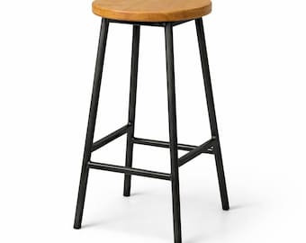 Taburete industrial de bar con estructura de acero y asiento redondo de roble - Taburete de madera Bertie Oakman
