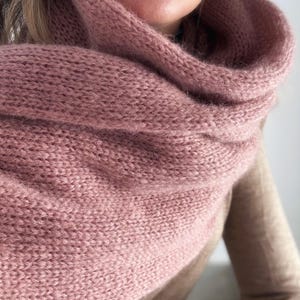 Sciarpa oversize maxi in mohair fatta a mano rosa antico