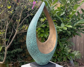 Escultura de jardín adstract, bronce moderno con pátina de verdín, 70 cm / 28 in. Escultura para exteriores Together