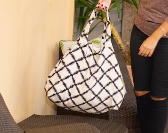 shopper bag geometrical style in black and white