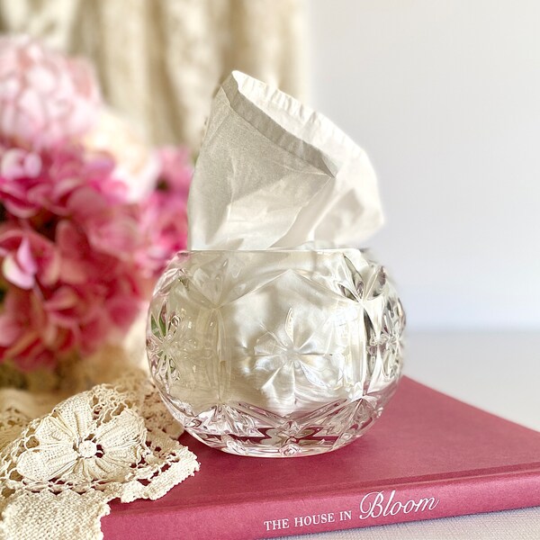 Glass Fairy Lamp Candleholder // Kleenex Tissues Holder // Globe-Shaped Floral Pattern // Easy DIY Bathroom Decor // Vintage Spring Display