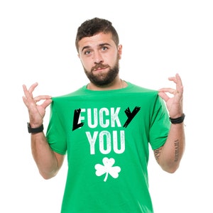 Camiseta del día de San Patricio, divertida camiseta con texto "Lucky You Shamrock Shenanigans Clover"