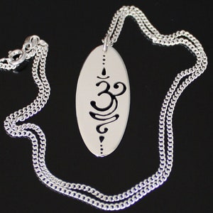 Sanskrit Symbol Breathe Halskette, Sterling Silber, OM Halskette, unalome, Yoga Geschenk, Entspannung, Namaste