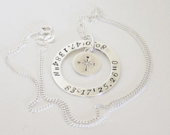 Collar con coordenadas de brújula – Colgante GPS de plata de ley – Regalo personalizado de latitud y longitud de dos caras – Joyería de graduación personalizada