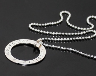 Collar de coordenadas personalizado con corazones diminutos – Colgante GPS de plata de ley – Regalo de joyería de latitud y longitud personalizado – Plata 925 auténtica