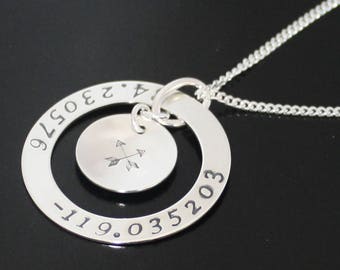 Collar de coordenadas personalizado – Colgante circular de plata de ley – Joyería con GPS, latitud y longitud – Regalo de viaje personalizado