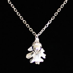 Eikel- en eikenbladketting handgemaakt in sterling zilver. Natuurliefhebber bos eikel ketting