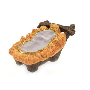 Kirkland Signature Nativity Manger Wood Hay Purple Gold Blanket
