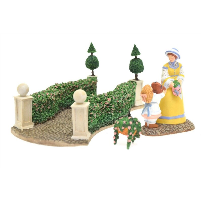 Department 56 Aldeburgh Music Box Shop Dickens Village Gift Set #58441