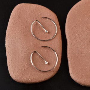 Brincos de argola abertos em prata esterlina: argolas minimalistas com rosca, 1 polegada