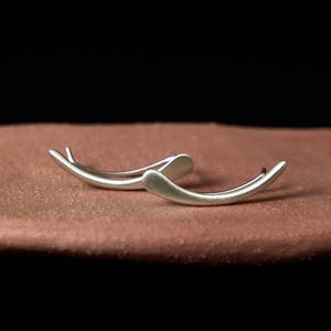 Gebogene Ohrkletterer, Bar Ear Climbers, Ohrkletterer Ohrringe, Ear Crawler, zierliche Ohrringe, Geschenk für Sie