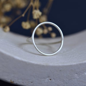 Bague Cercle Argent Karma Ring Bague Géométrique Bague Minimal Anneaux Homme Anneaux Femme Bijoux Quotidien Bague Dorée image 8