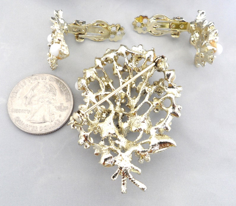 60s Daisy Flower and Leaf Jewelry Set Bouquet Brooch and Large Clip On Earrings Black /& Ivory Enamel White Glass Cabochons Floral Statement