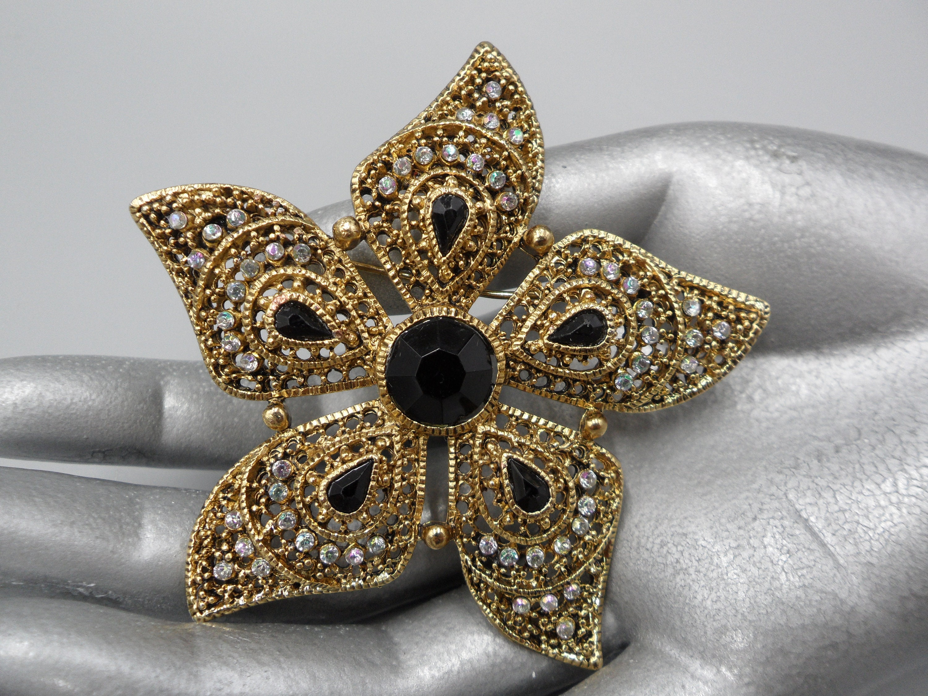 全ての 1960s Large Vintage A/B Blue Black Filigree Brooch Flower アクセサリー