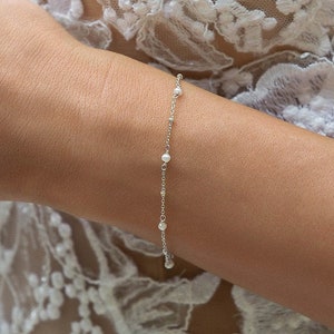 Bracciale di perle, delicato braccialetto di perle d'argento, regalo per la madre della sposa, regalo per la madre dello sposo, gioielli da sposa, regalo per la damigella d'onore