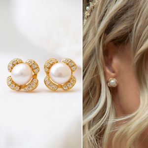 Wedding Earrings, Pearl Earrings, Stud Earrings, Bridal Jewelry, Crystal Earrings, Gold Earrings, E379
