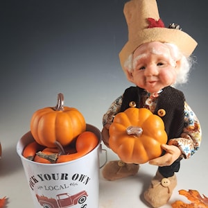 Herbst Elf Puppe, Handgemachte Elfe Puppe, 'Geoffrey Goes to the Pumpkin Patch'