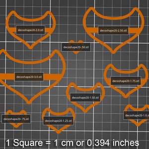 Peut inclure: Un contour orange d'une forme stylisée, avec plusieurs tailles étiquetées avec du texte. Le texte comprend "decoshape20" suivi de chiffres et ".stl". Le fond est une grille gris foncé. Le texte en bas indique "1 Carré = 1 cm ou 0,394 pouces".