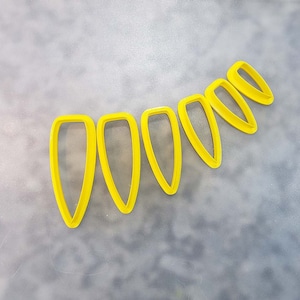 May include: Set of six yellow plastic cookie cutters shaped like leaves. The cutters are arranged in a semi-circle, with the largest cutter at the top and the smallest cutter at the bottom.