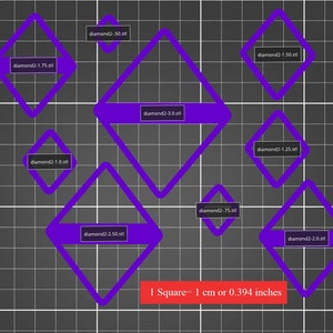 Puede incluir: Una cuadrícula con formas de diamantes morados de diferentes tamaños. Cada diamante está etiquetado con un nombre de archivo, como "diamond2-1.75.stl". El texto en la parte inferior de la cuadrícula dice "1 Cuadrado = 1 cm o 0.394 pulgadas".