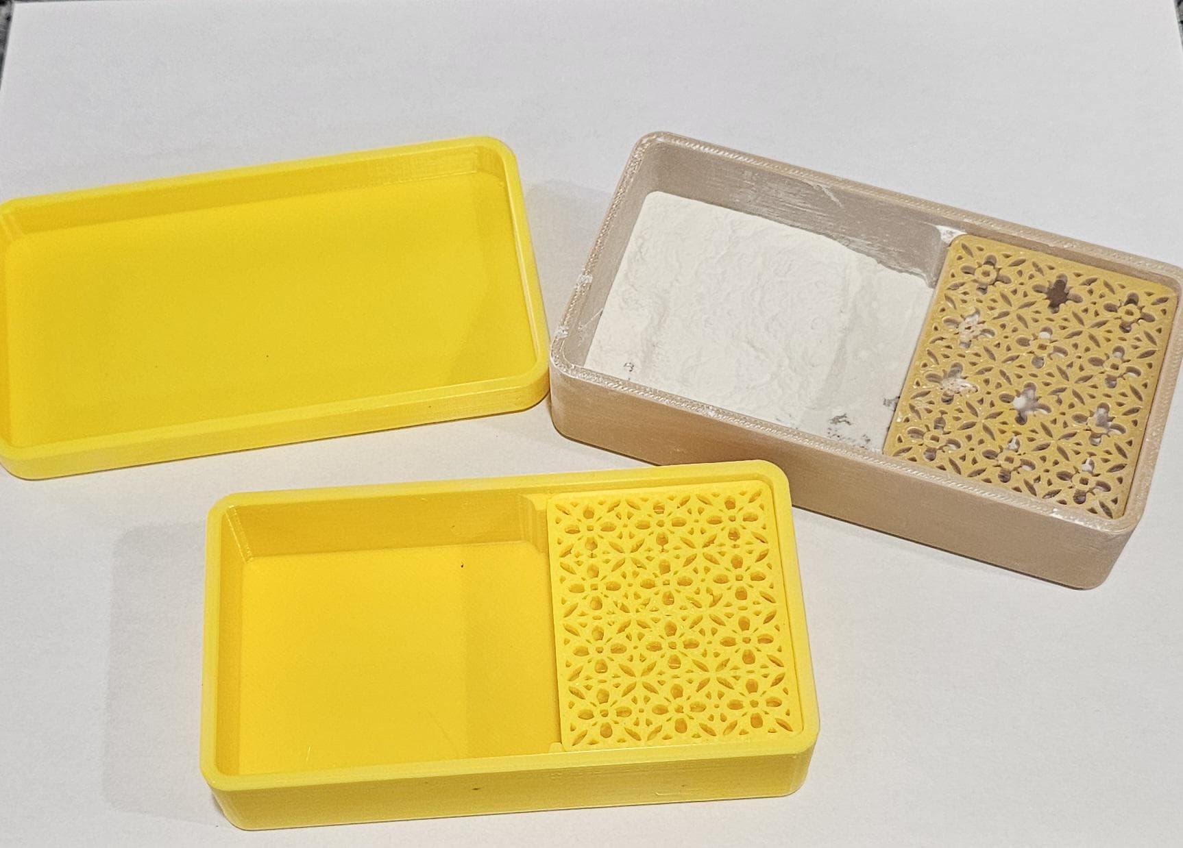 Boîte à poudre de fécule de maïs en pâte polymère avec couvercle et taraud - France