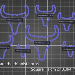 Könnte beinhalten: Ein Gittermuster mit sechs unterschiedlich großen Bullenschädel-Skeletten in helllila Farbe. Der Text "These are the thinnist horns." und "1 Square = 1 cm or 0.394 inches" befindet sich am unteren Rand des Bildes.