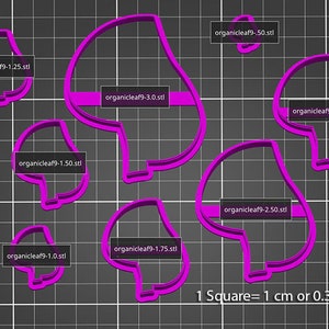 Könnte beinhalten: Ein Set aus neun rosafarbenen Plastik-Ausstechformen in verschiedenen Größen, die wie organische Blätter geformt sind. Die Ausstechformen sind auf einem Gitterhintergrund mit dem Text "1 Quadrat = 1 cm oder 0,394 Zoll" angeordnet.