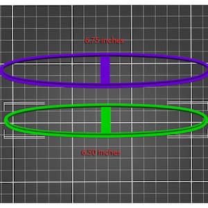 Könnte beinhalten: Zwei ovale Objekte, eines lila und eines grünes, werden auf einem grauen Gitterhintergrund dargestellt. Das lila Oval ist mit 6,75 Zoll (17,1 cm) beschriftet, das grüne Oval mit 6,50 Zoll (16,5 cm). Beide haben einen vertikalen Mittelbalken.