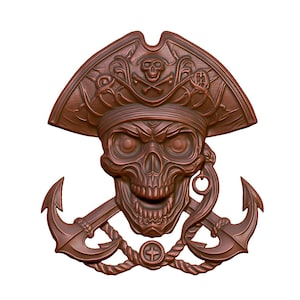 Op de afbeelding: Een bruine piraten schedel met een tricorn hoed met een schedel en kruisbeenderen ontwerp. De schedel houdt twee ankers vast met touw.