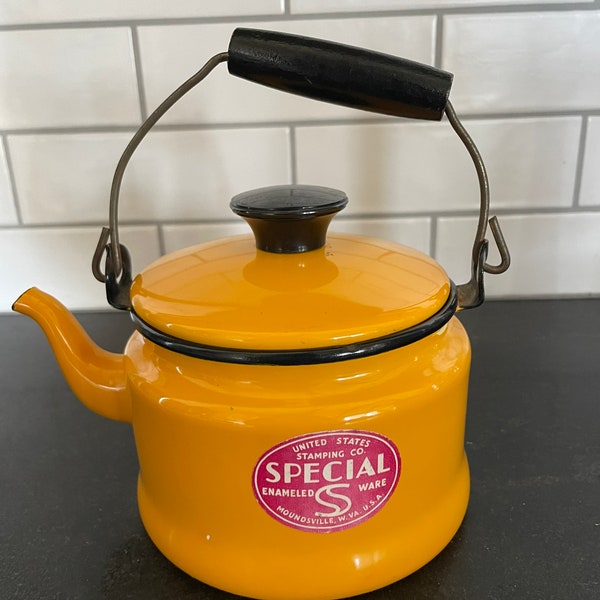 Vintage sunny yellow enamelware, tea, kettle tea pot, collectible, kitchen ware, kitchen Special S