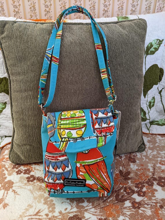 Crossbody/shoulder bag with pockets.-Shipping separate