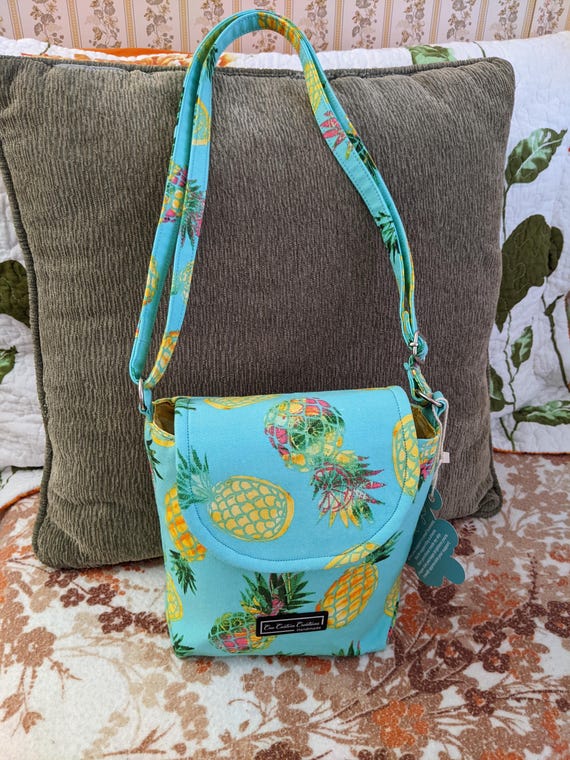 Crossbody/shoulder bag with pockets- Shipping separate