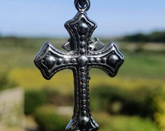 Llavero con crucifijo gótico doble