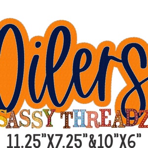 Könnte beinhalten: Orange-blaue Grafik mit dem Text "Oilers" in einer großen, stilisierten Schrift. Unter dem Text steht "SASSY THREADZ" in bunten, umrandeten Buchstaben mit Glühbirnen. Der Text "11.25"x7.25" & 10"x6" befindet sich unter dem Logo.