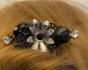 Small Skull Hair Comb, Silver and Black Comb - Floral Comb - Gift Idea - Bridal Hair Comb