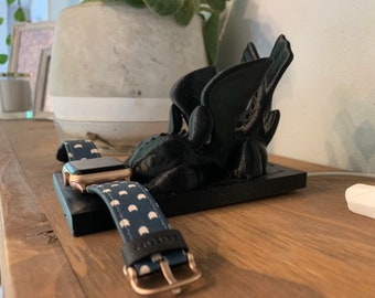 Toothless Apple Watch stand. Perfect gift for a How to Train Your Dragon fan.