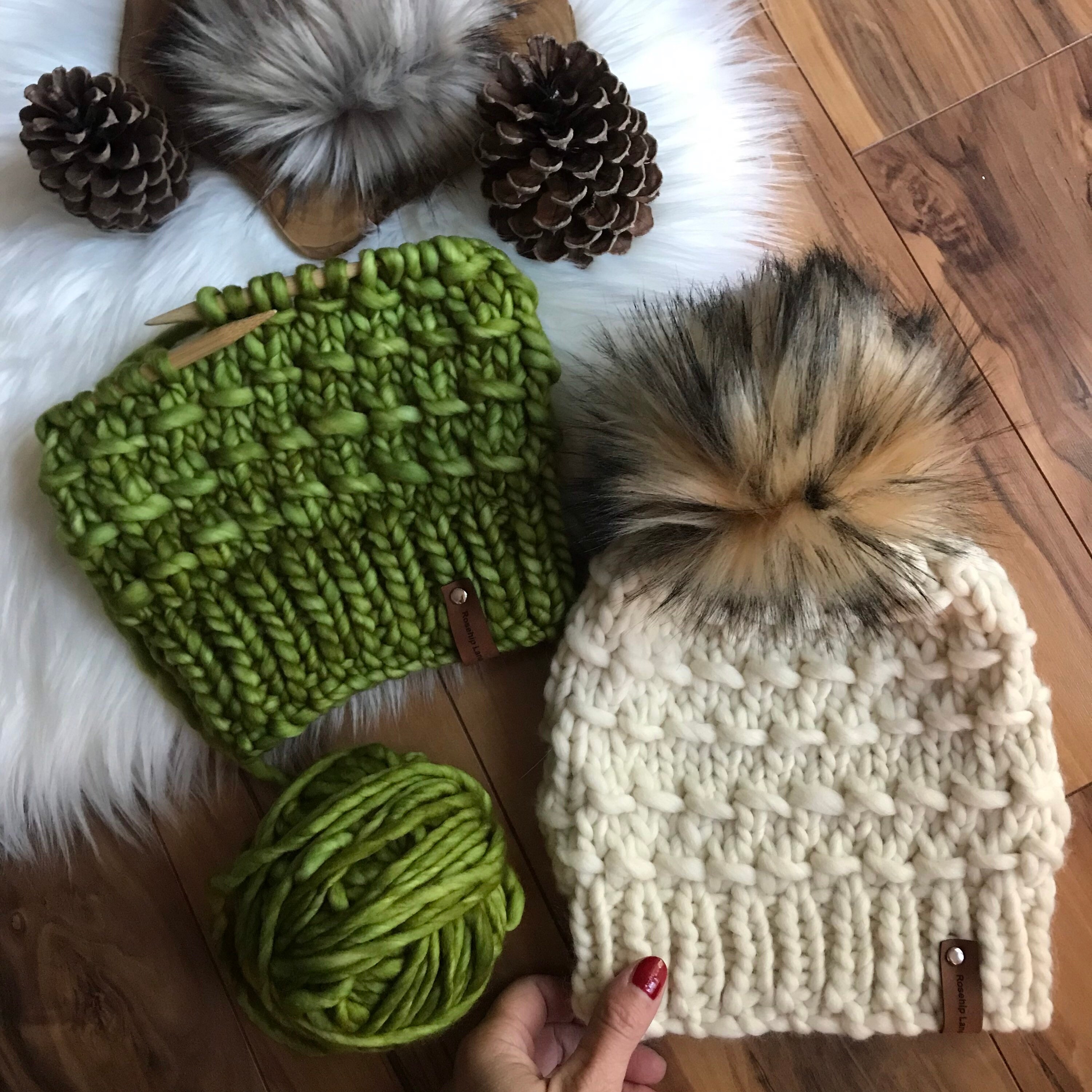 The BEST way to attach a pom pom to a knitted hat – Knit with Henni