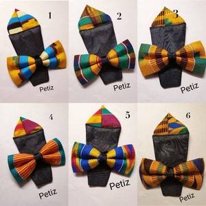 Può includere: Sei diversi papillon con fazzoletti da taschino abbinati. I papillon sono realizzati in tessuto fantasia colorato e sono di vari colori, tra cui giallo, blu, rosso, verde e nero. I fazzoletti da taschino sono piegati a forma di triangolo e sono anch'essi realizzati in tessuto fantasia colorato.