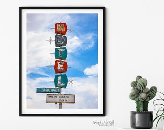 Impresión artística de un letrero de motel de mediados de siglo: fotografía retro de carretera