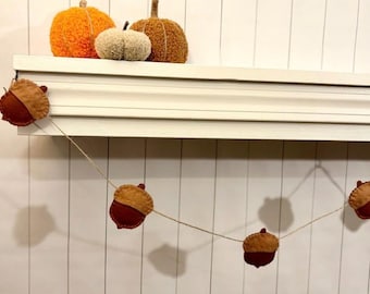 6’ Foot Acorn Garland