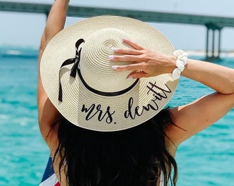 Bride Beach Hat, Sun Hat Bachelorette Trip Gift, Honeymoon Beach Hat, Personalized Gift, Floppy Hat, Bride to be Gift, Bridal Shower Gifts